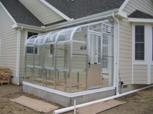 Greenhouses, conservatories & solariums